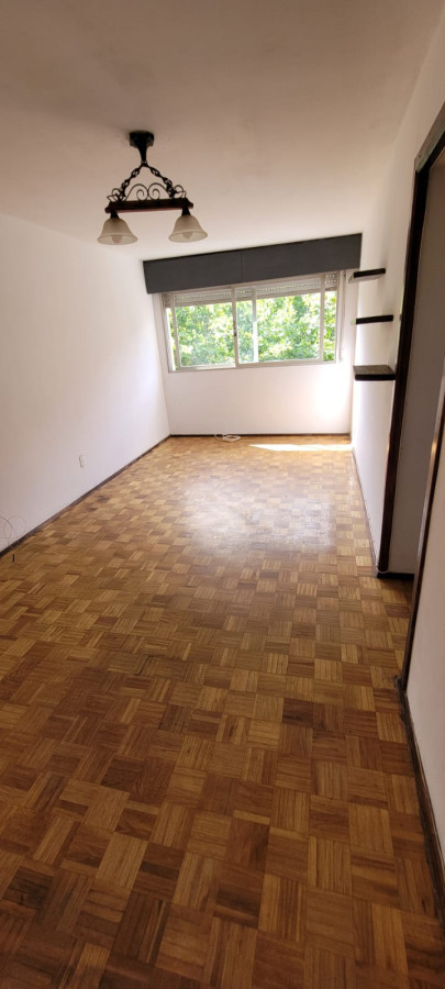Apartamento ID.10596 - VENTA APARTAMENTO CON RENTA EN CENTRO 2 DORMITORIOS TERRAZA LAVADERO