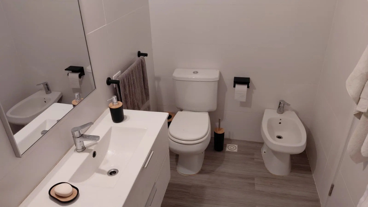 Apartamento ID.13133 - Alquiler Apartamento De 1 Dormitorio Con Terraza Balcón Cochera En Malvin