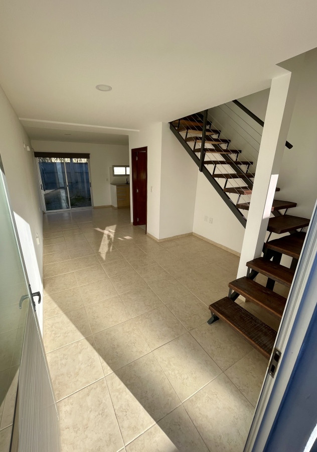 Apartamento ID.5564 - Alquiler Duplex 2 Dorm Balcón Patio Cochera Malvin Norte