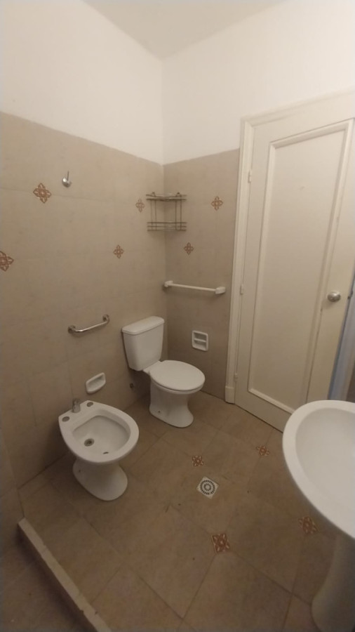 Apartamento ID.11406 - Venta Con Renta Apartamento 2 Dormitorios Contrafrente Muy Luminoso Ciudad Vieja