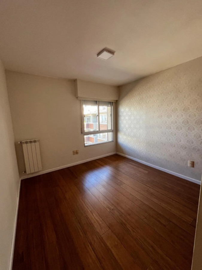 Apartamento ID.11932 - Alquiler Apartamento 2 Dormitorios Con Cochera En Pocitos 