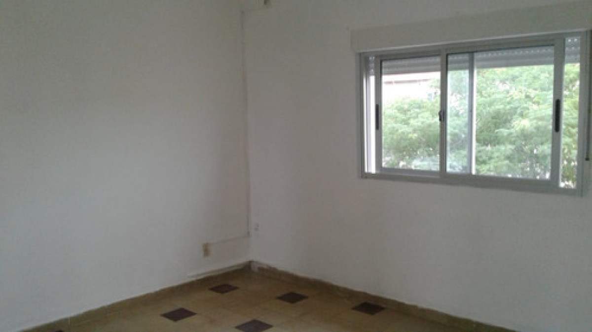 Apartamento ID.10198 - Alquiler Apartamento 2 Dormitorios Curva Maroñas, Frente A Supermercado Disco