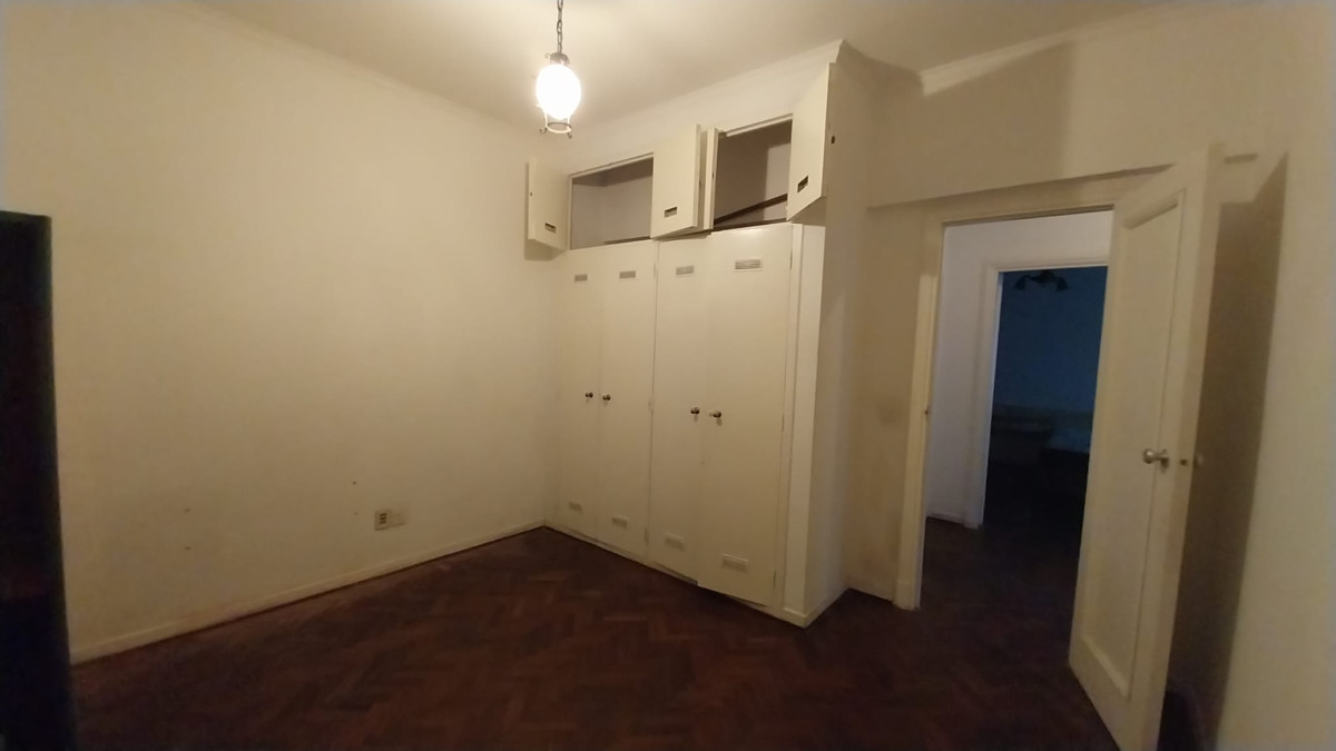 Apartamento ID.1253 - En Alquiler Apartamento En Ciudad Vieja 2 Dormitorios Sobre Plaza Zabala