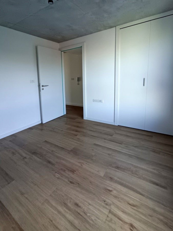 Apartamento ID.13148 - Alquiler Apartamento Nuevo De 1 Dormitorio Con Balcón Contrafrente En Centro
