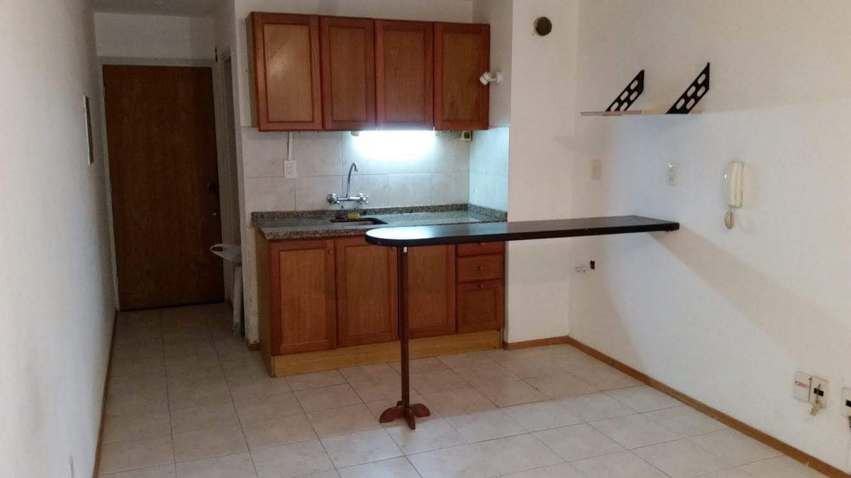 Apartamento ID.3984 - Alquiler Monoambiente Pocitos Av. Brasil Muy Luminoso