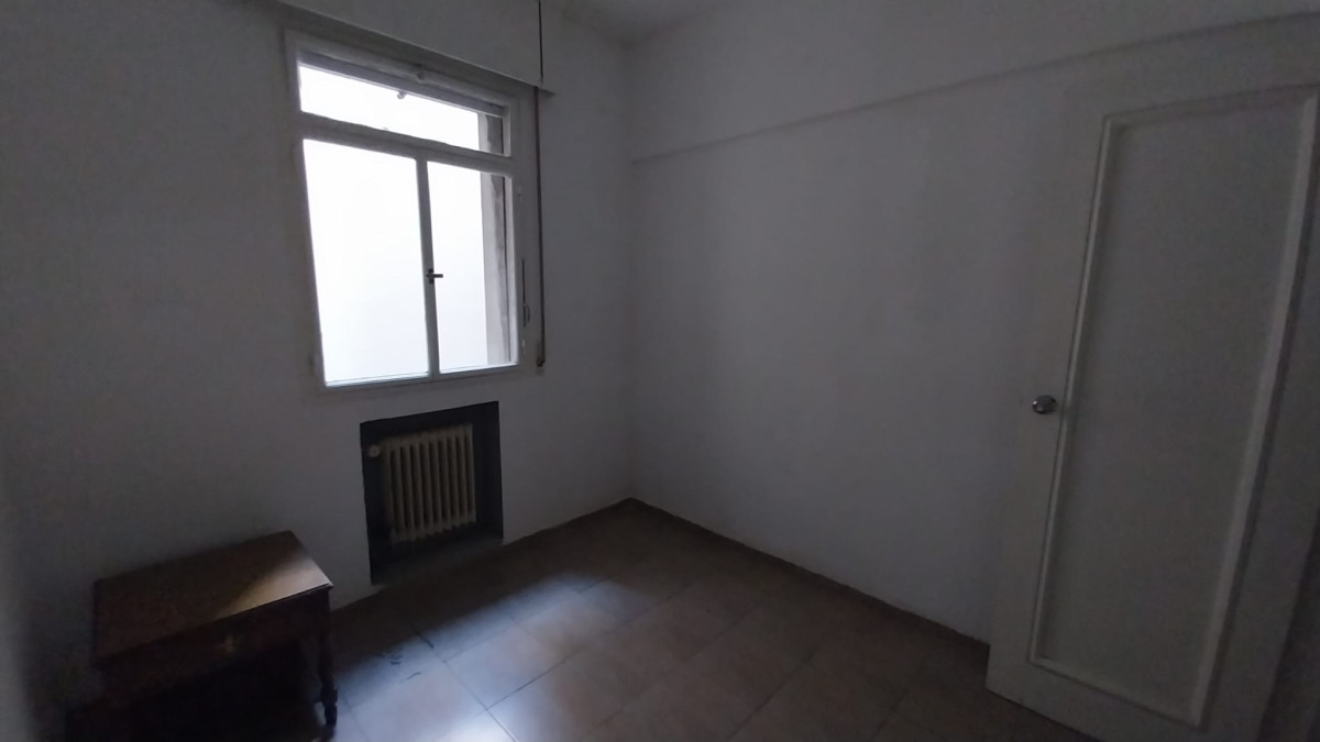 Apartamento ID.1253 - En Alquiler Apartamento En Ciudad Vieja 2 Dormitorios Sobre Plaza Zabala
