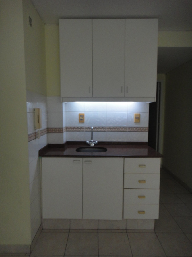 Apartamento ID.8469 - Alquiler Apartamento 1 Dormitorio Muy Iluminado En Centro