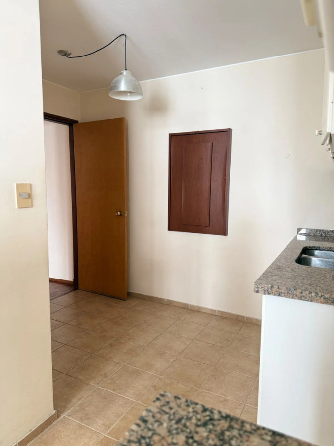 Apartamento ID.13112 - Alquiler Apartamento Al Frente 2 Dormitorios 2 Baños Garaje En Puerto Buceo