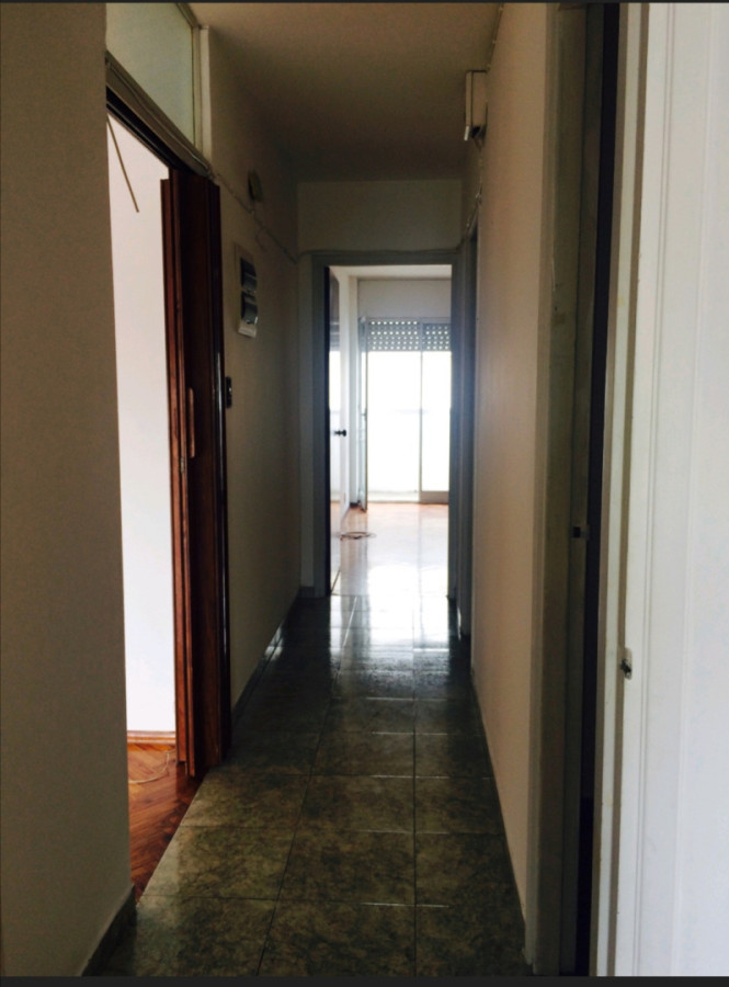 Apartamento ID.11778 - Alquiler Apartamento 2 Dormitorios Balcón Garaje En Cuidad Vieja
