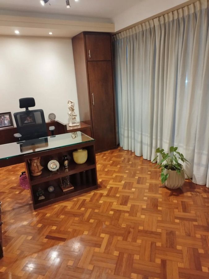 Apartamento ID.12985 - Alquiler Apartamento Amoblado 3 Dormitorios 3 Baños Con Garaje En Pocitos
