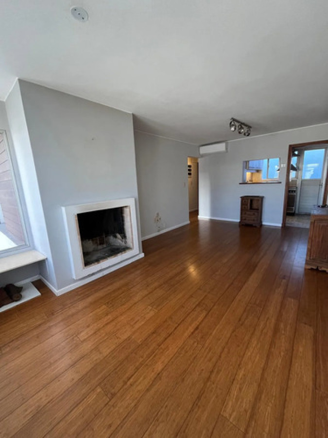 Apartamento ID.11932 - Alquiler Apartamento 2 Dormitorios Con Cochera En Pocitos 