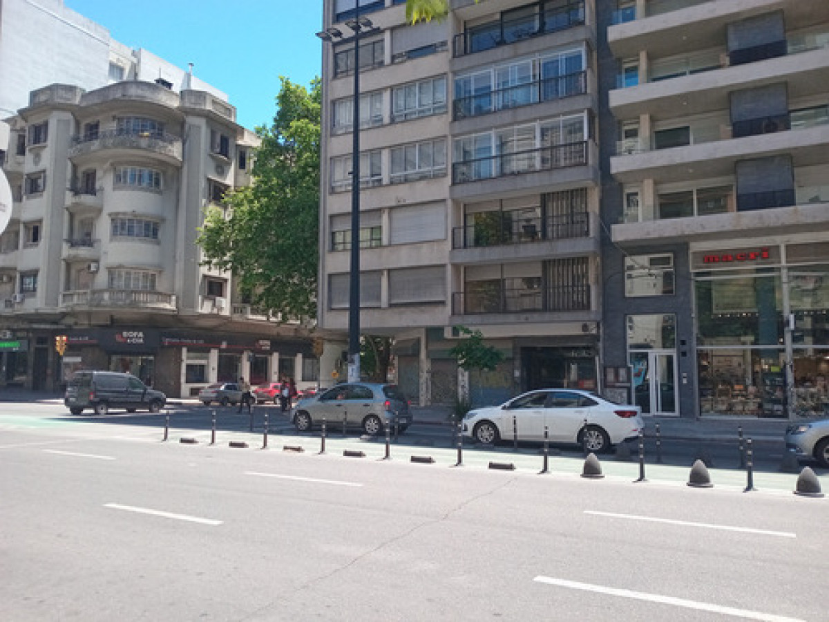 Apartamento ID.11463 - Venta De Apartamento 4 Dormitorios, 3 Baños, Garaje, Impecable,En Cordón