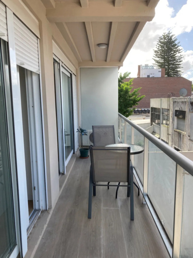 Apartamento ID.13133 - Alquiler Apartamento De 1 Dormitorio Con Terraza Balcón Cochera En Malvin