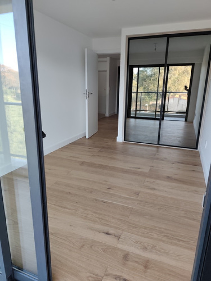 Apartamento ID.10361 - Apartamento Semiamueblado De 1 Dormitorio Con Balcón y Garaje 