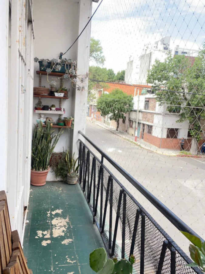 Apartamento ID.12306 - Venta Apartamento 2 Dormitorios, Al Frente Y A Pasos De La Rambla.