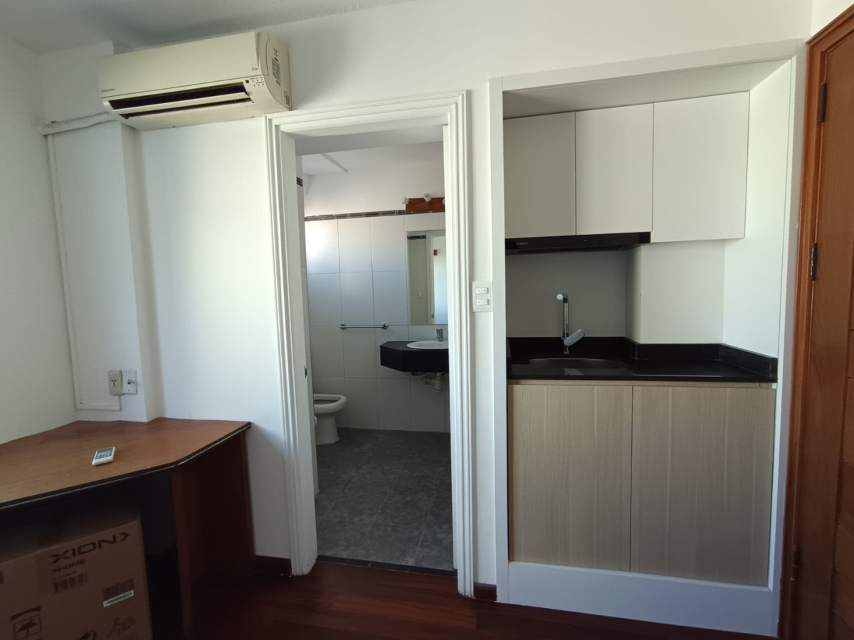 Apartamento ID.13138 - Alquiler Monoambiente Luminoso Reciclado En Pleno Centro