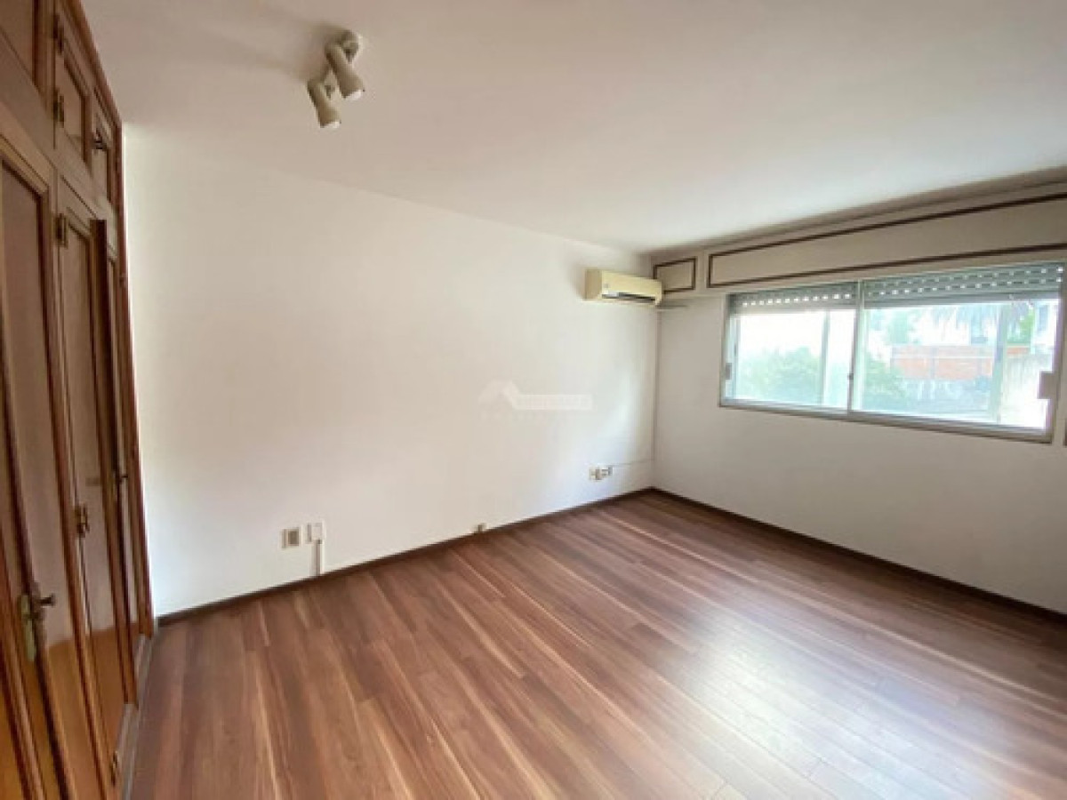 Apartamento ID.11466 - Venta Con Renta Excelente Apartamento 5 Dormitorios 4 Baños Garaje En Punta Carretas