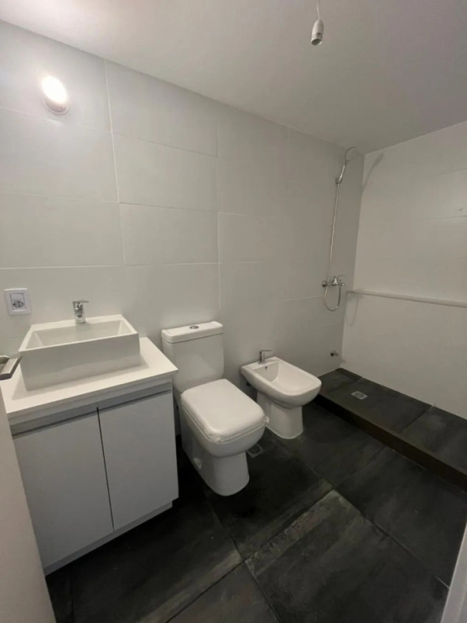 Apartamento ID.13108 - Alquiler Apartamento De 1 Dormitorio Con Terraza Y Parrillero Garaje En Centro