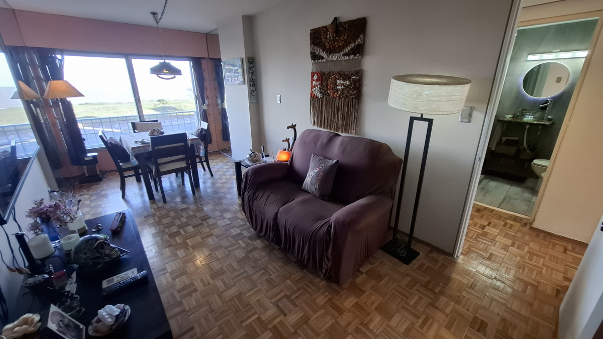 Apartamento ID.13024 - Venta Apartamento De 2 Dormitorios Al Frente Sobre Rambla República De Chile En Malvín