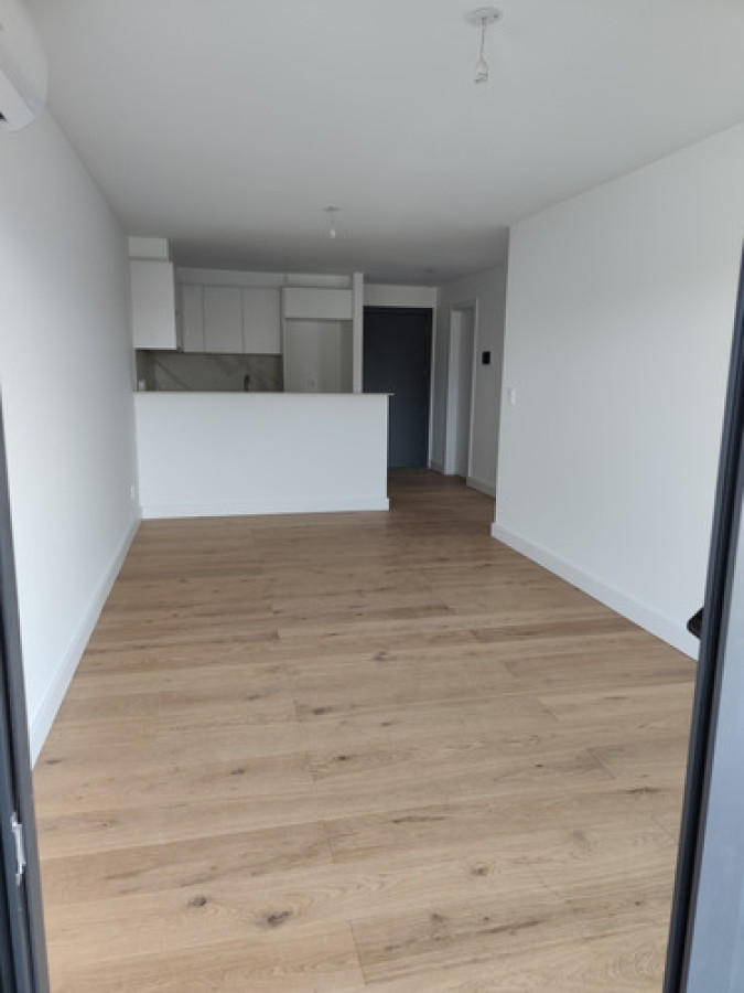 Apartamento ID.10361 - Apartamento Semiamueblado De 1 Dormitorio Con Balcón y Garaje 