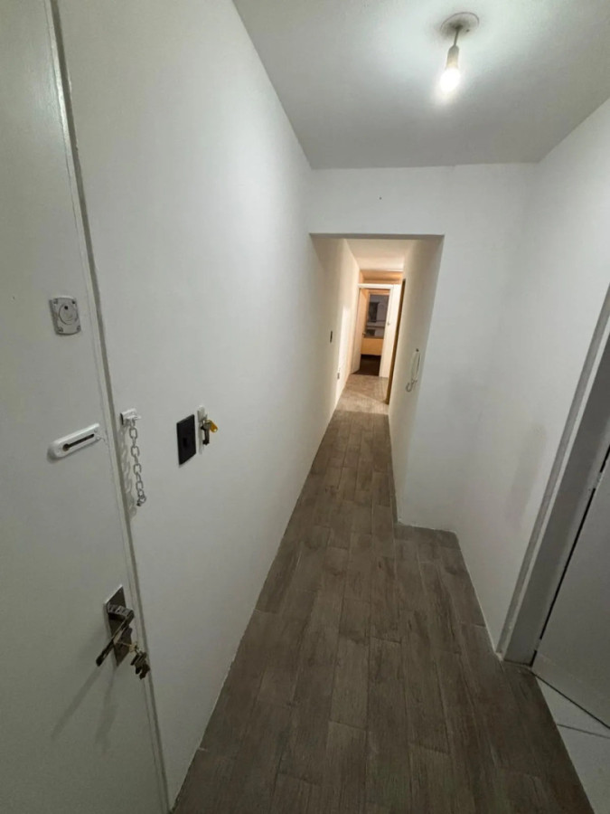 Apartamento ID.12997 - Venta De Monoambiente Con Divisiones Sobre Avenida 18 De Julio En Cordón