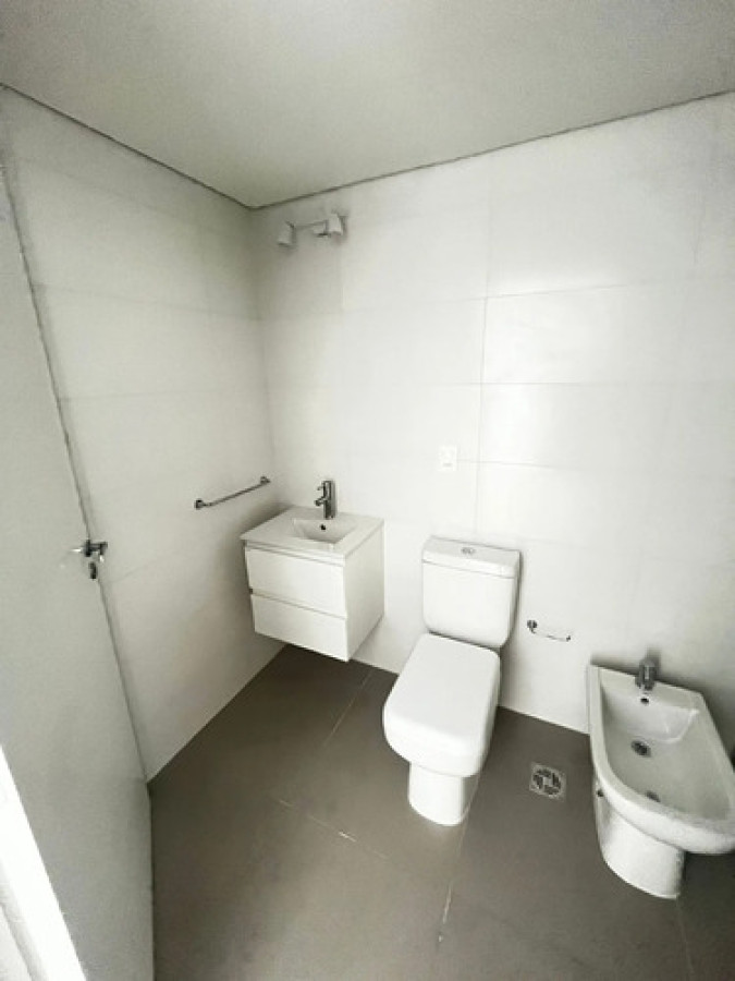 Apartamento ID.11781 - Alquiler Apartamento A Estrenar Con Gran Balcón De 50m2 En Cordon