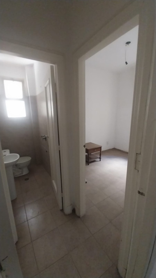 Apartamento ID.11406 - Venta Con Renta Apartamento 2 Dormitorios Contrafrente Muy Luminoso Ciudad Vieja