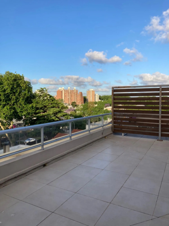 Apartamento ID.13133 - Alquiler Apartamento De 1 Dormitorio Con Terraza Balcón Cochera En Malvin