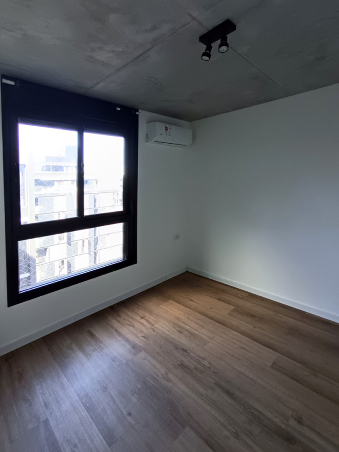 Apartamento ID.13148 - Alquiler Apartamento Nuevo De 1 Dormitorio Con Balcón Contrafrente En Centro