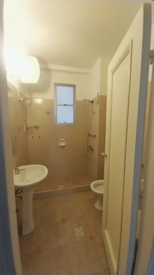 Apartamento ID.11203 - Alquiler Apartamento 2 Dormitorios Amplio En Ciudad Vieja