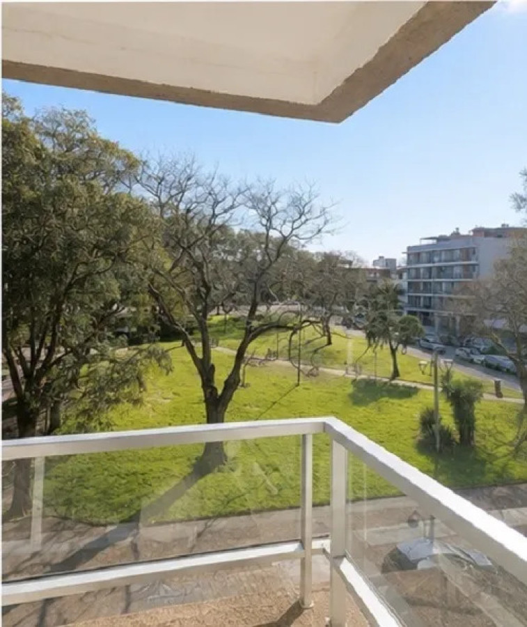 Apartamento ID.13136 - Alquiler Monoambiente Balcón Puerto Buceo Luminoso