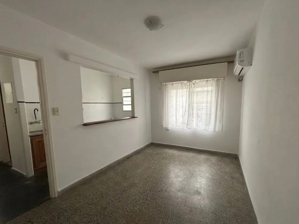 Apartamento ID.12908 - Alquiler Apartamento 1 Dormitorio Muy Luminoso A Una Cuadra La Rambla Gastos Bajos En Ciudad Vieja