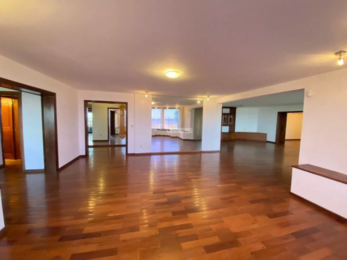 Apartamento ID.11466 - Venta Con Renta Excelente Apartamento 5 Dormitorios 4 Baños Garaje En Punta Carretas