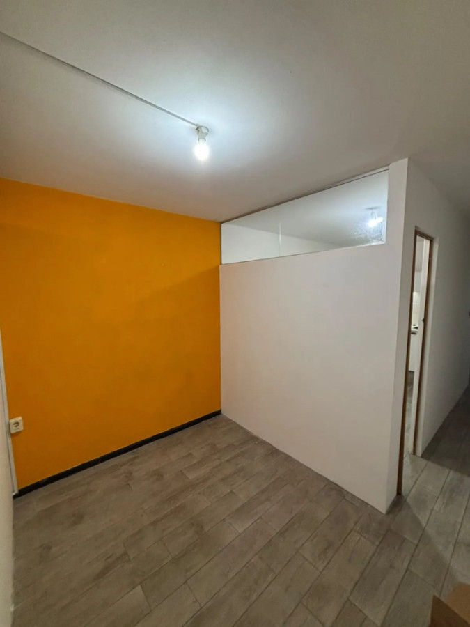Apartamento ID.12997 - Venta De Monoambiente Con Divisiones Sobre Avenida 18 De Julio En Cordón