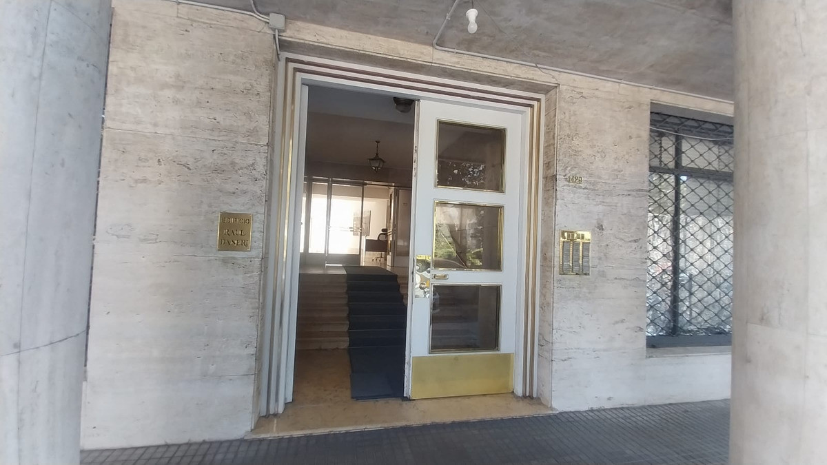 Apartamento ID.11406 - Venta Con Renta Apartamento 2 Dormitorios Contrafrente Muy Luminoso Ciudad Vieja