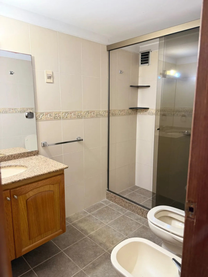 Apartamento ID.13112 - Alquiler Apartamento Al Frente 2 Dormitorios 2 Baños Garaje En Puerto Buceo
