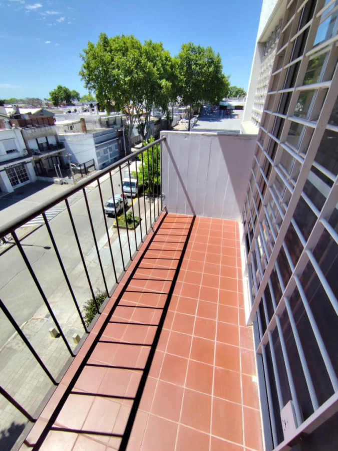 Apartamento ID.12573 - Alquiler Apartamento De 2 Dormitorios Al Frente En Unión