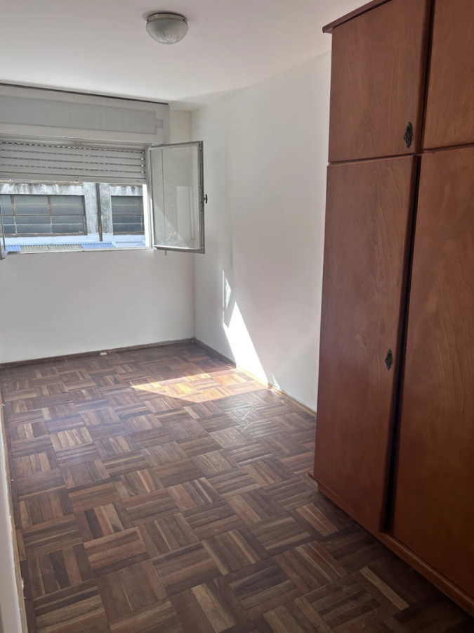 Apartamento ID.13153 - Alquiler Apartamento De 2 Dormitorios Al Frente Amplio y Luminoso En Centro