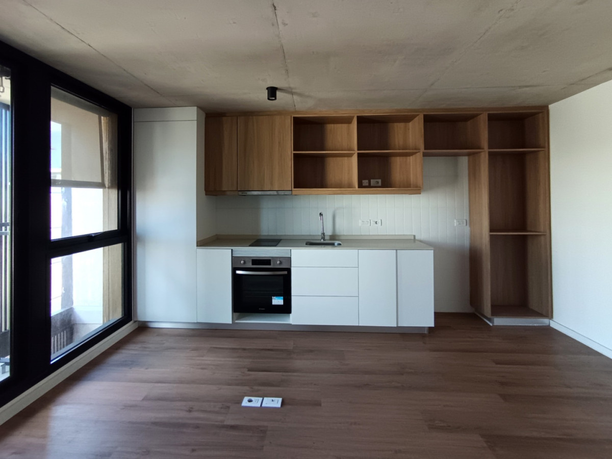 Apartamento ID.13147 - Alquiler Apartamento Nuevo De 1 Dormitorio Con Balcón Al Frente En Centro