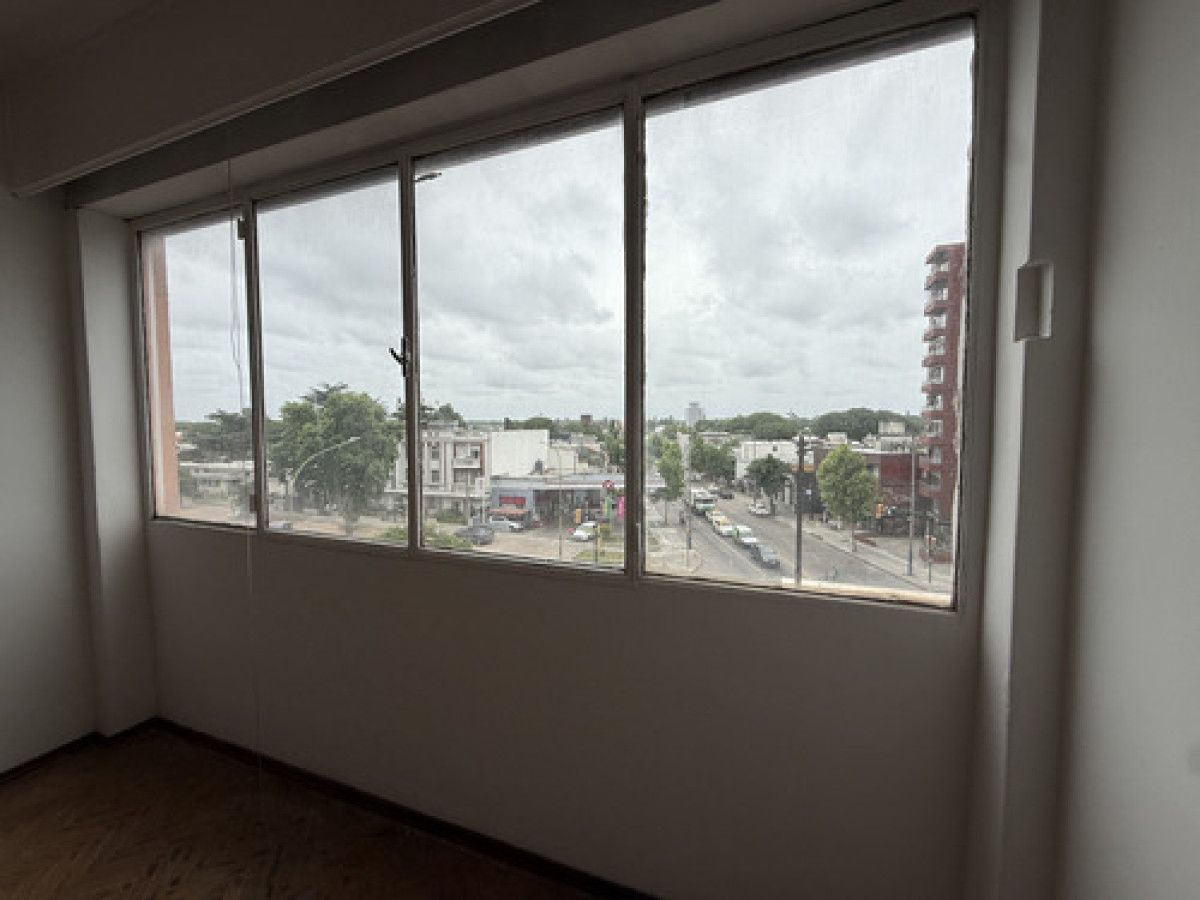 Apartamento ID.11511 - Alquiler Hermoso Apartamento 2 Dormitorios y Servicio 2 Baños, En Reducto