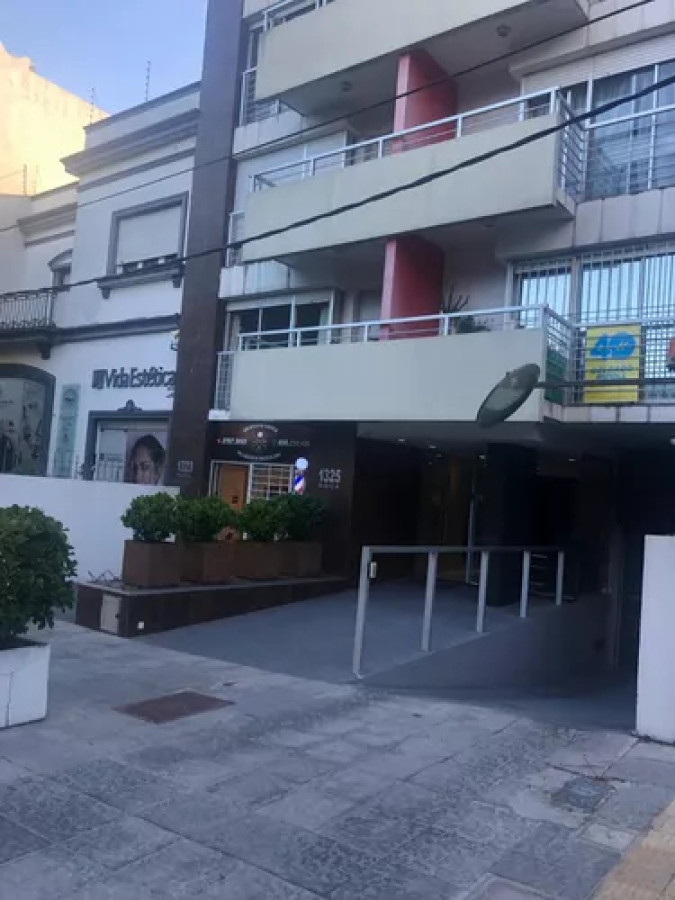 Apartamento ID.6874 - Alquiler Apartamento De 1 Dormitorio Balcón Garaje Pocitos 
