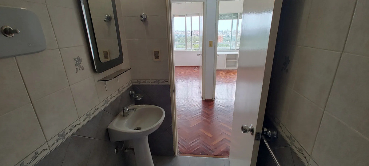 Apartamento ID.12560 - Alquiler Apartamento De 2 Dormitorios 2 Baños En Tres Cruces