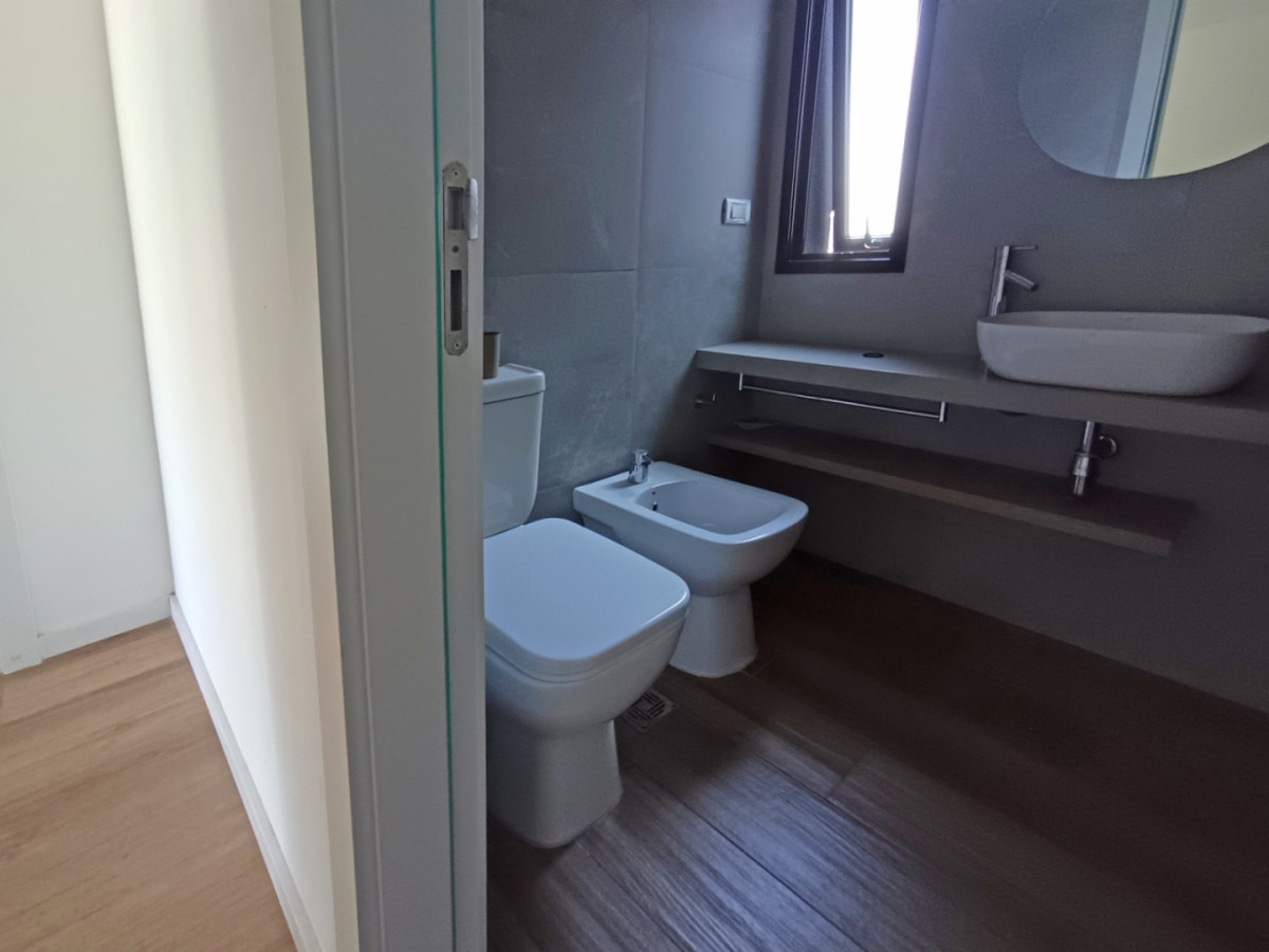 Apartamento ID.13147 - Alquiler Apartamento Nuevo De 1 Dormitorio Con Balcón Al Frente En Centro