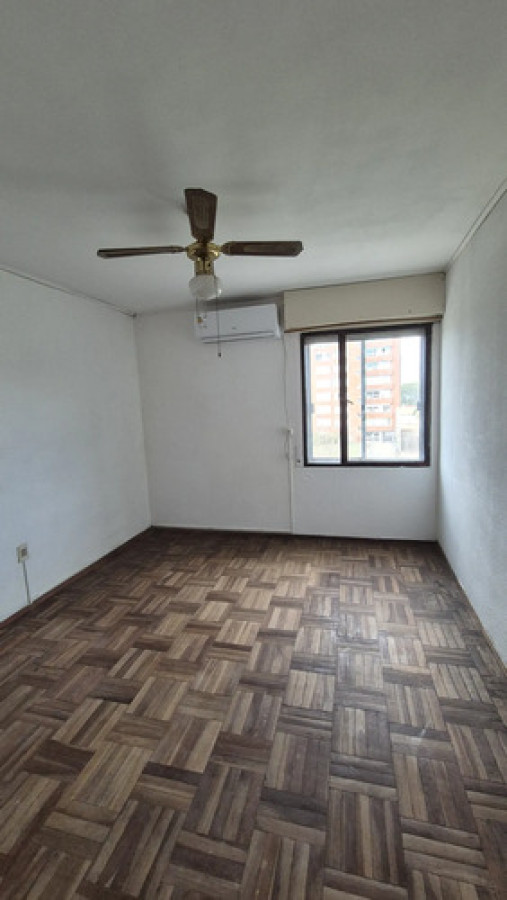Apartamento ID.12999 - Alquiler Apartamento 3 Dormitorios Amplio Y Luminoso En Malvin