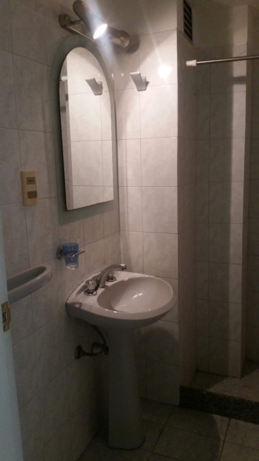 Apartamento ID.8469 - Alquiler Apartamento 1 Dormitorio Muy Iluminado En Centro