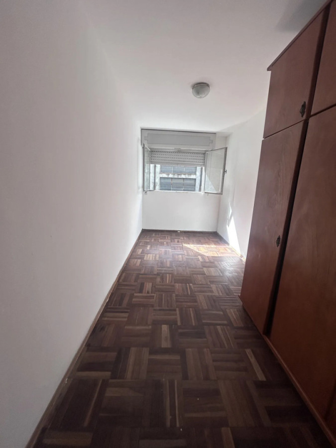 Apartamento ID.13153 - Alquiler Apartamento De 2 Dormitorios Al Frente Amplio y Luminoso En Centro