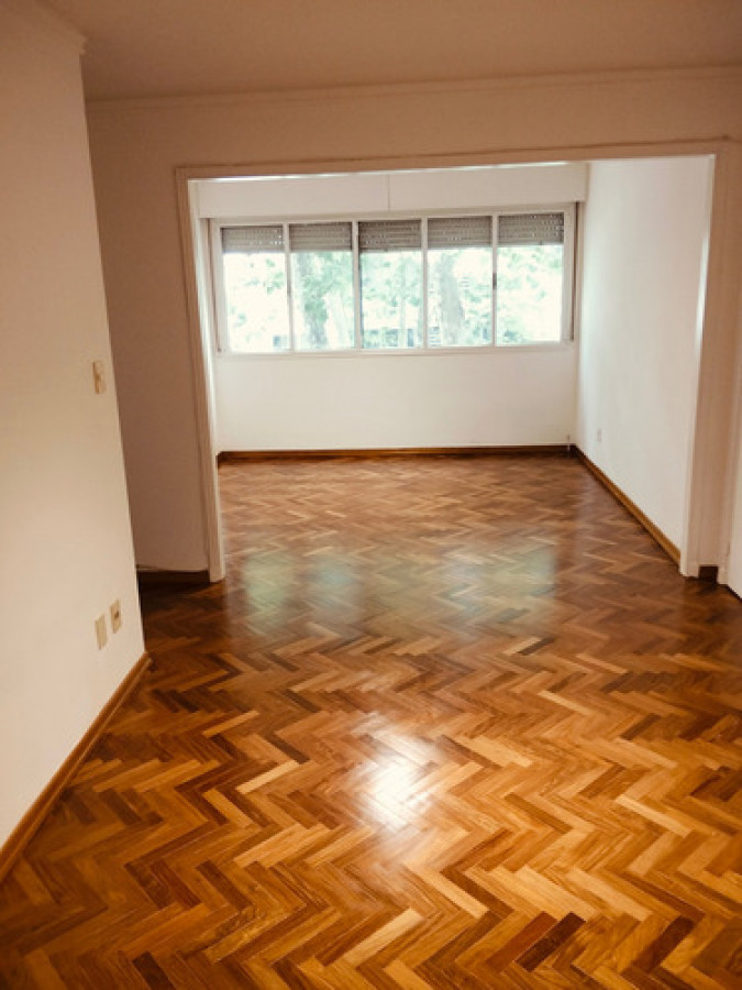 Apartamento ID.11428 - Dueño Venta O Alquiler. 3 Dormitorios Y Servicio. Garage Cómodo. Todo Al Frente. 50 Metros Rambla