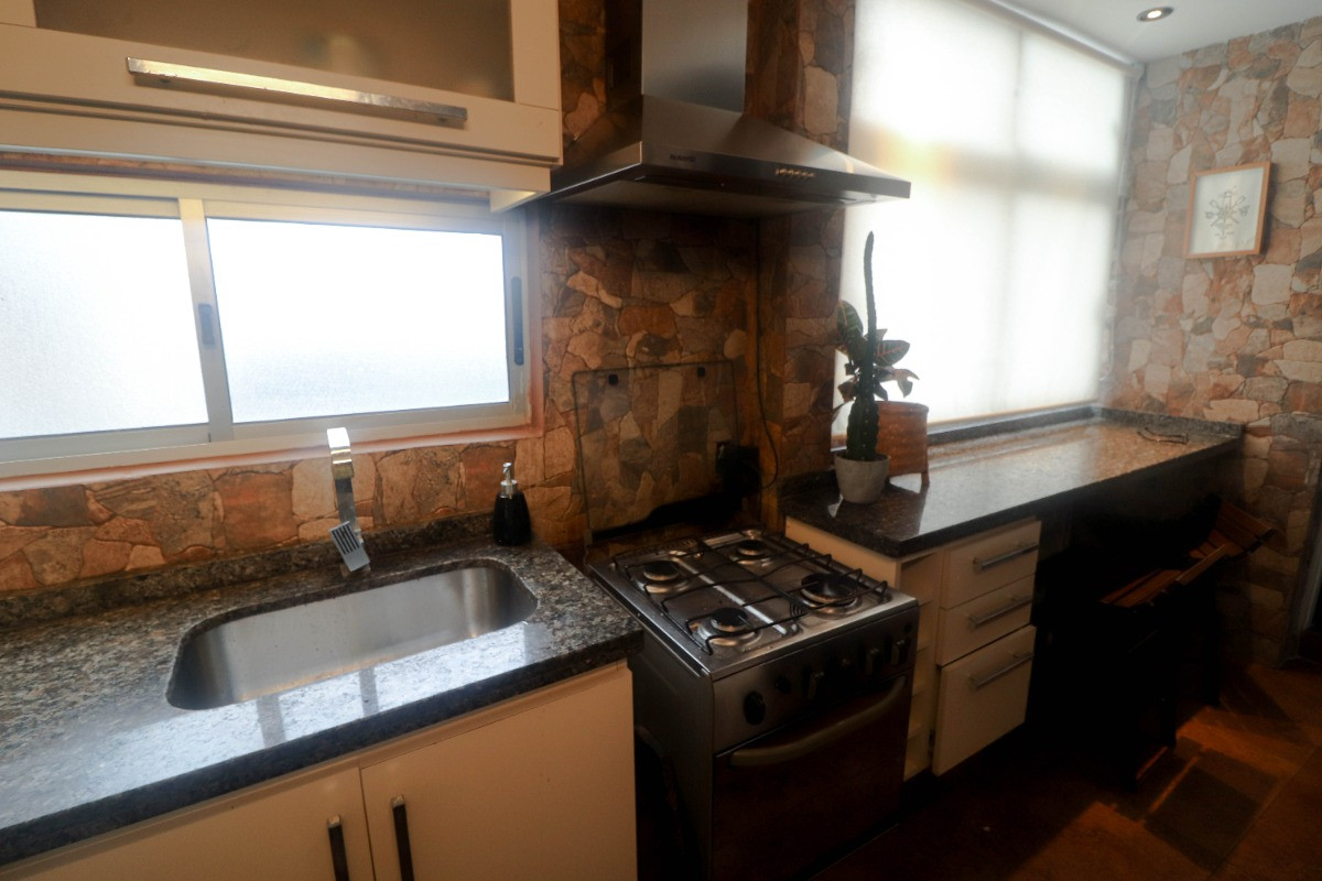 Apartamento ID.7235 - Se Vende Apartamento Tipo Casa Totalmente Independiente Y Sin Gastos Comunes Balcón Estufa A Leña, Azotea Exclusiva Con Parillero Y Lavader