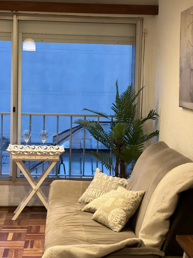 Apartamento ID.12938 - Alquiler Apartamento Semi Amoblado 3 Dormitorios 2 Baños Amplio Y Luminoso En Centro