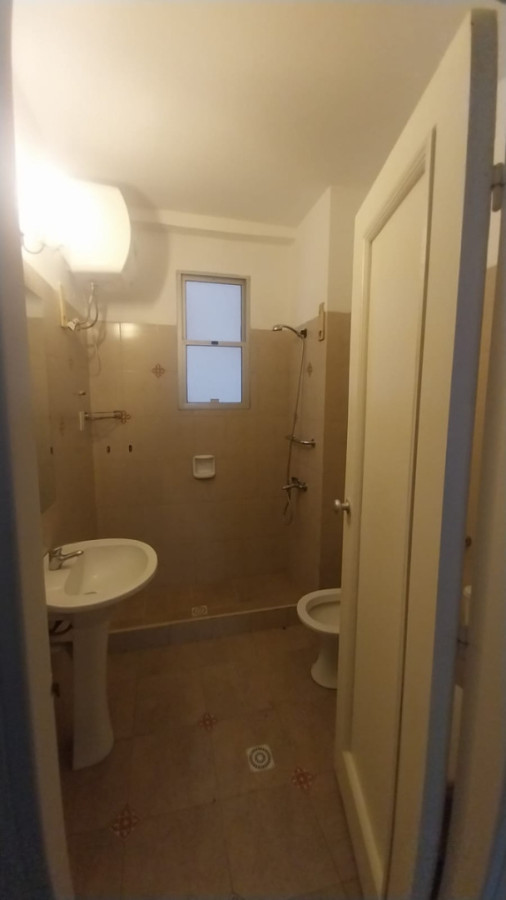 Apartamento ID.11406 - Venta Con Renta Apartamento 2 Dormitorios Contrafrente Muy Luminoso Ciudad Vieja